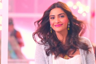 Sonam Kapoor tham gia MV ca nhạc