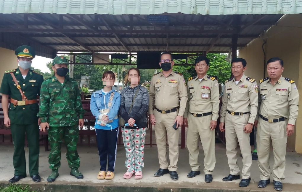 Hai mẹ con bị đòi tiền chuộc 6.000 USD - 1 Hai mẹ con bị đòi tiền chuộc 6.000 USD - 1