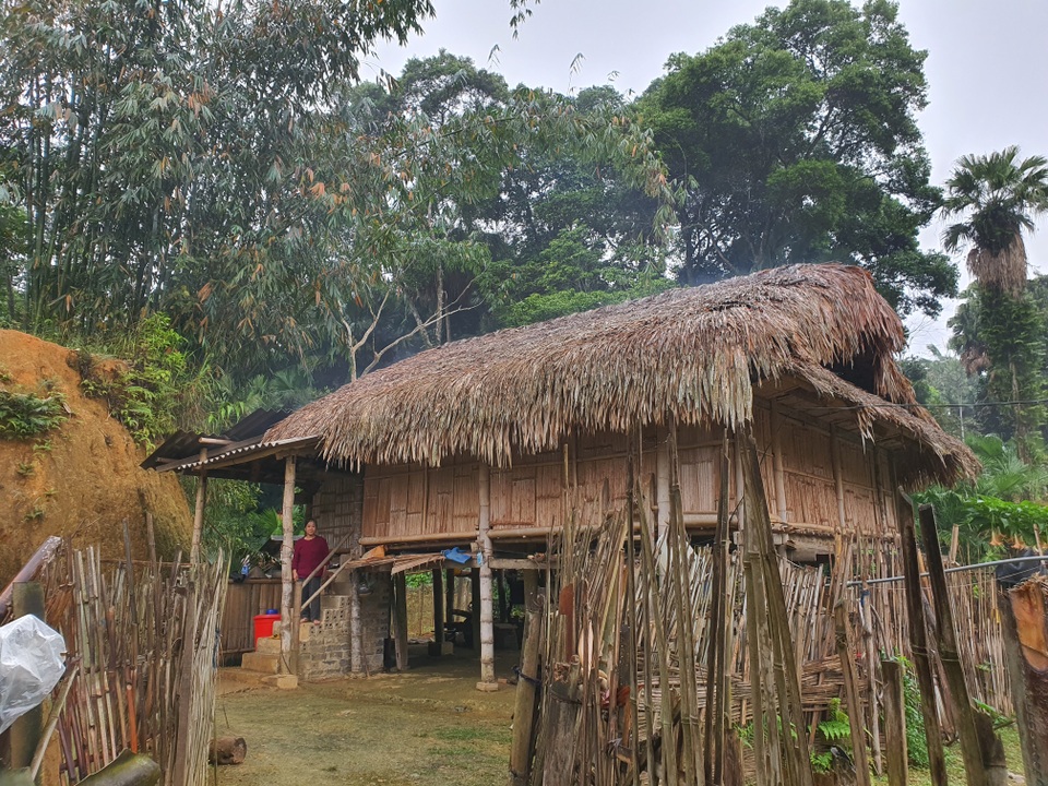 Thương người phụ nữ tật nguyền trong căn nhà nát rung bần bật khi gió lùa - 1 Thương người phụ nữ tật nguyền trong căn nhà nát rung bần bật khi gió lùa - 1