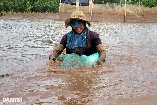 Nam thanh niên mất tích trong lúc khai thác ngao trên biển - 2 Nam thanh niên mất tích trong lúc khai thác ngao trên biển - 2