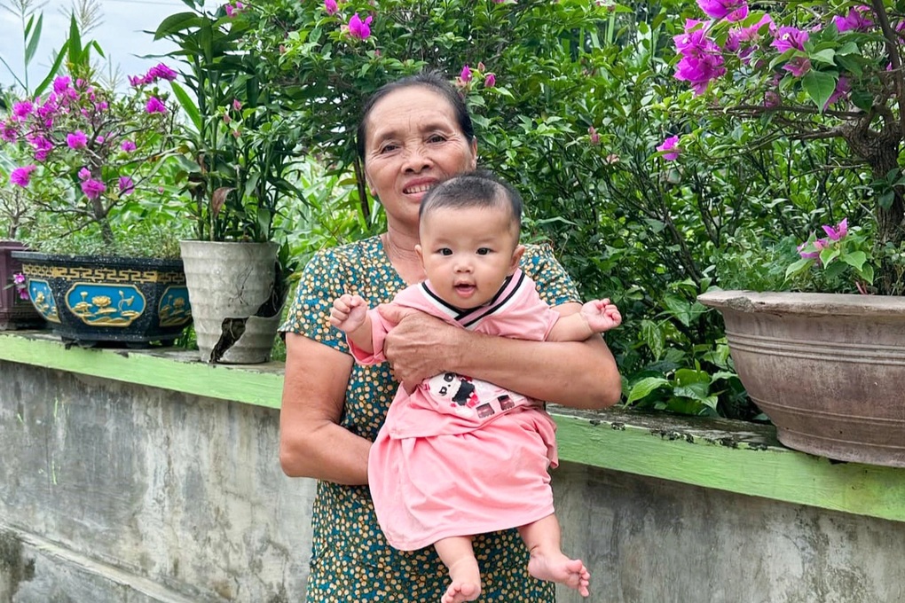 Mẹ chồng một tay chăm dâu ở cữ và thông gia đau yếu khiến dân mạng trầm trồ - 1 Mẹ chồng một tay chăm dâu ở cữ và thông gia đau yếu khiến dân mạng trầm trồ - 1