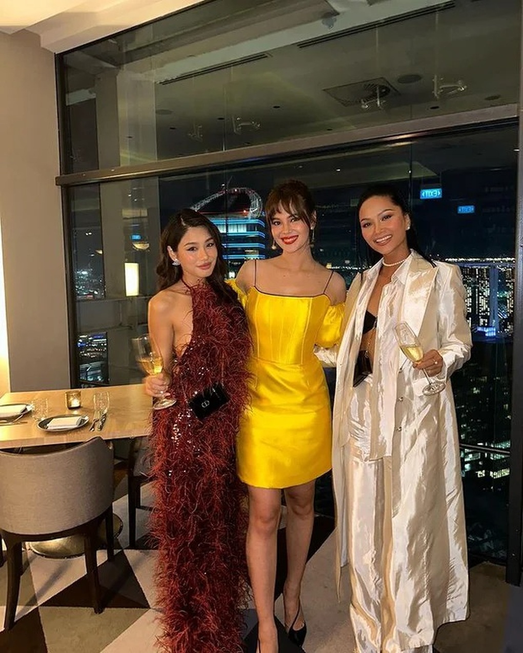 Hà Anh và loạt người đẹp gây xôn xao vì... hở bạo - 11 Hà Anh và loạt người đẹp gây xôn xao vì... hở bạo - 11