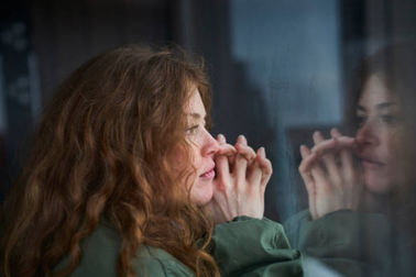 Chồng chở cô hàng xóm đi khám thai là chuyện bình thường?