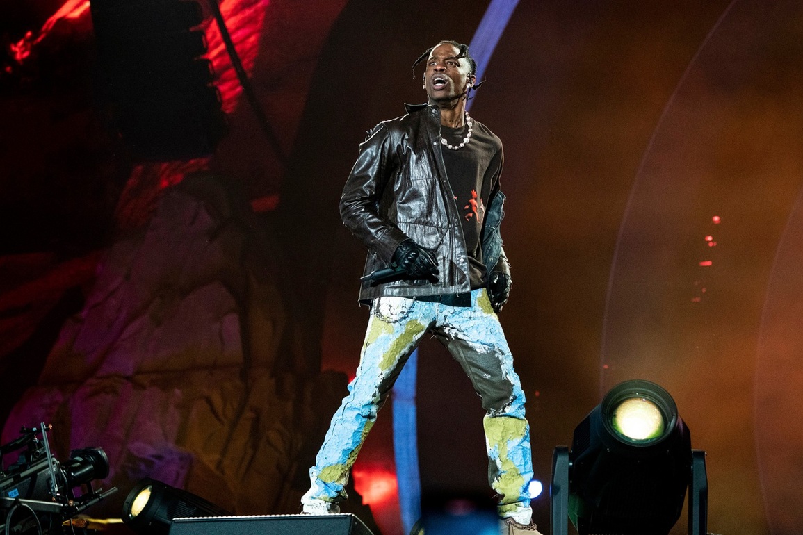 Đêm nhạc khiến 10 người thiệt mạng: Rapper Travis Scott lần đầu lên tiếng - 1 Đêm nhạc khiến 10 người thiệt mạng: Rapper Travis Scott lần đầu lên tiếng - 1