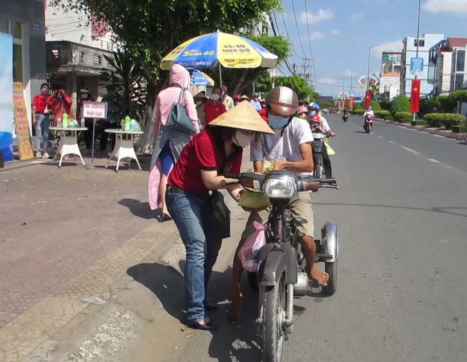 ATM gạo nghĩa tình cho người dân nghèo Vĩnh Long - 3 ATM gạo nghĩa tình cho người dân nghèo Vĩnh Long - 3