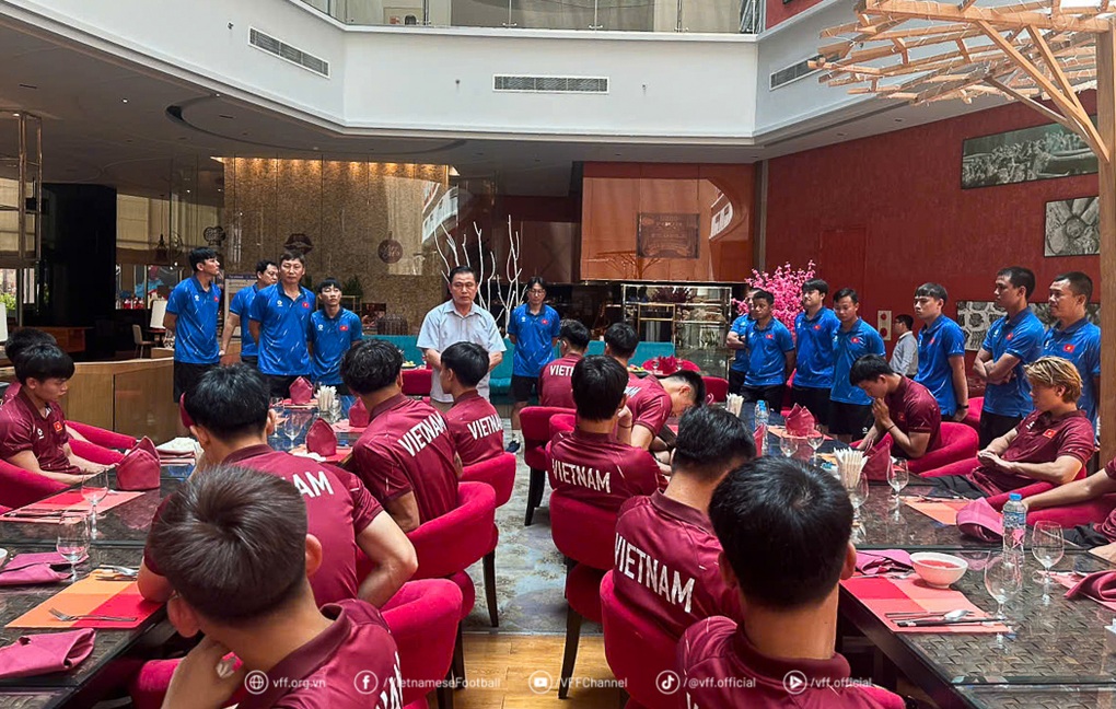 VFF Tran Anh Tu Tran Anh Tu U23 វៀតណាម - ១ Phó Chủ tịch VFF Trần Anh Tú làm trưởng đoàn đội tuyển U23 Việt Nam - 1