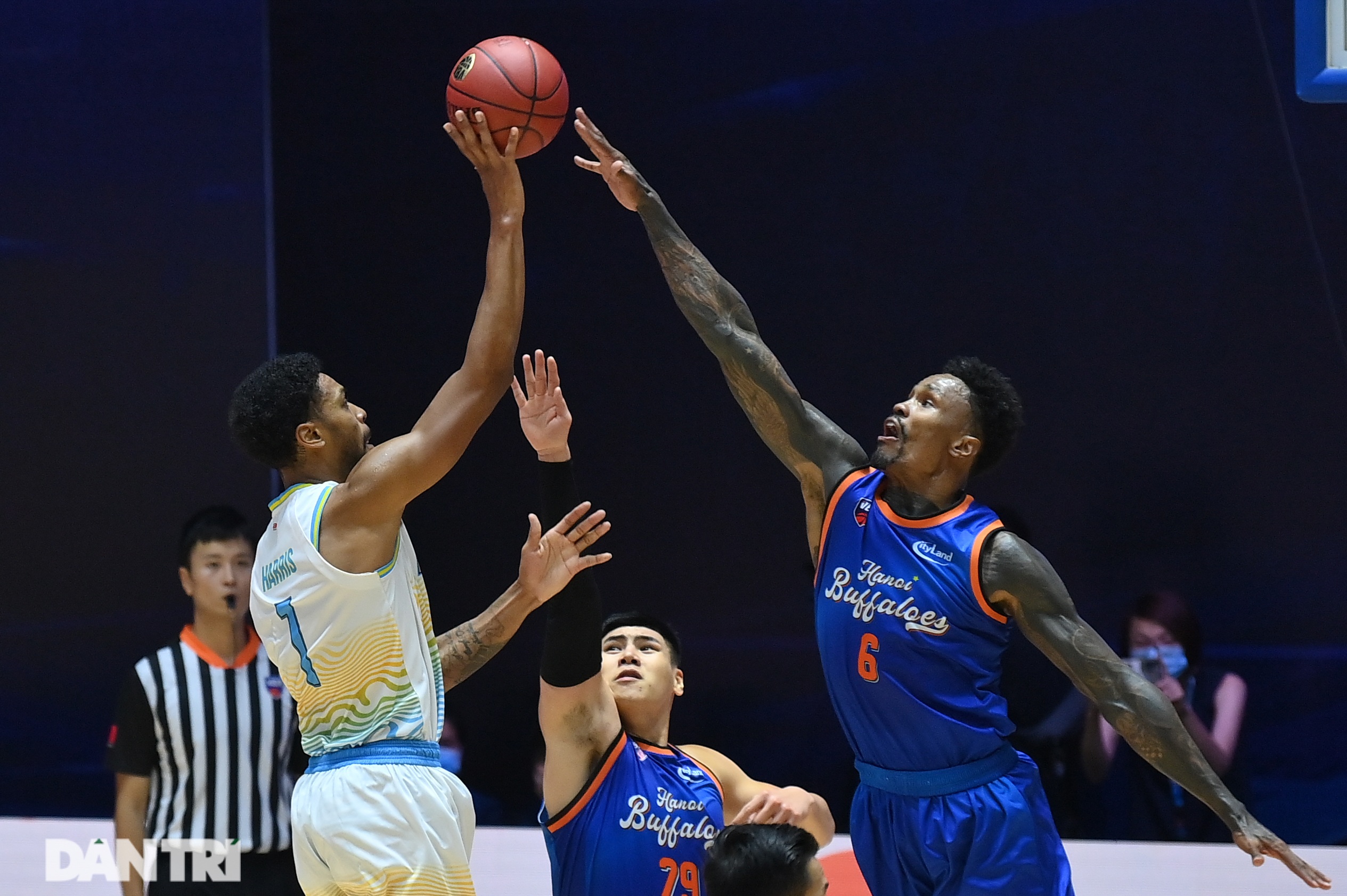 Hanoi Buffaloes chiếm vị trí thứ 3 bằng chiến thắng đầy ấn tượng - 7