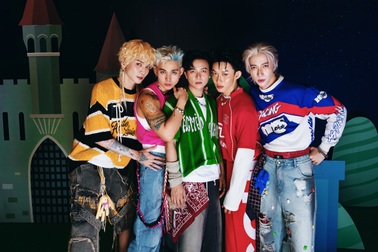 Nhóm nhạc 5 thành viên lột xác sau "Anh trai vượt ngàn chông gai"