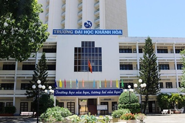 Buộc thôi học một nữ sinh viên ở Khánh Hòa khi sắp ra trường