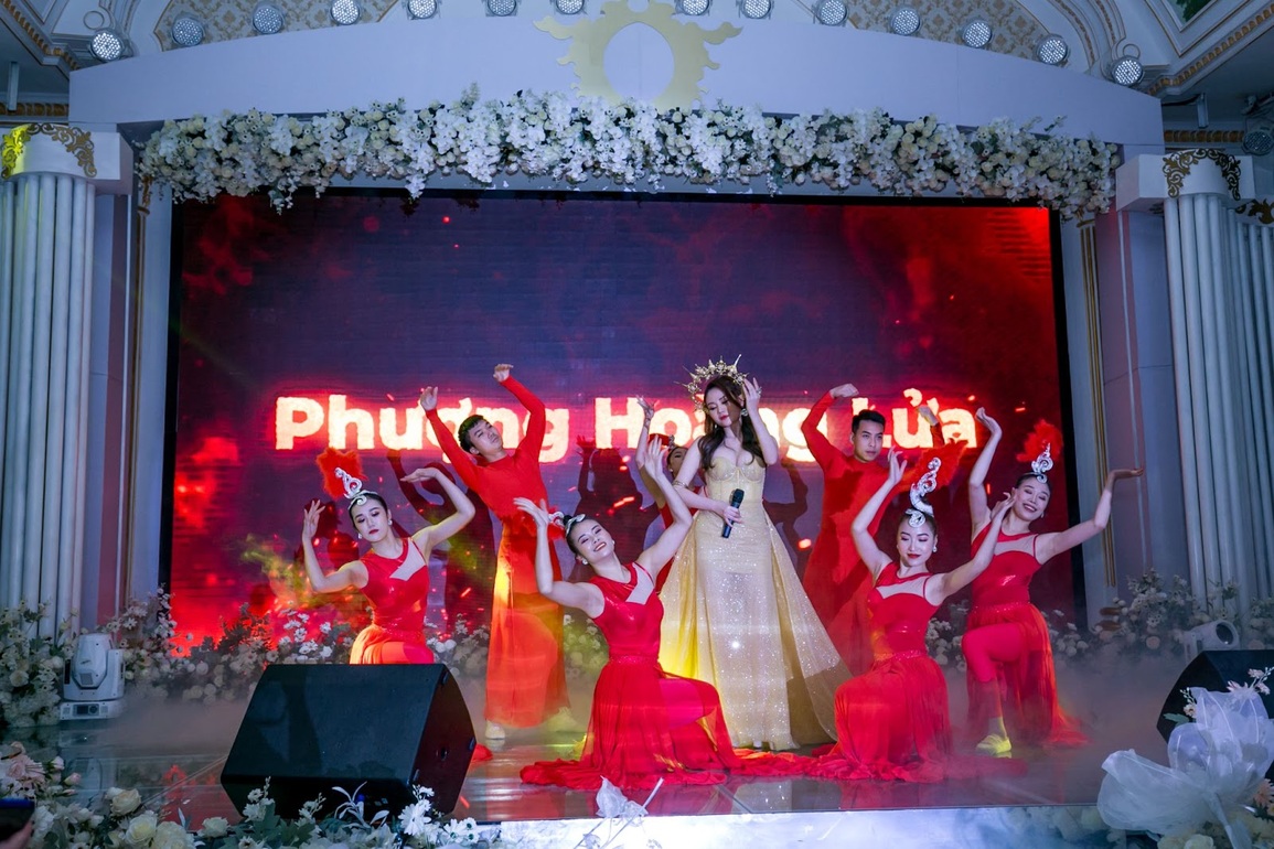 Diễn viên Việt Anh và dàn sao hạng A hội tụ trong sự kiện ra mắt bài hát Phượng Hoàng Lửa của Phoenix Pharma - 4 Diễn viên Việt Anh và dàn sao hạng A hội tụ trong sự kiện ra mắt bài hát Phượng Hoàng Lửa của Phoenix Pharma - 4