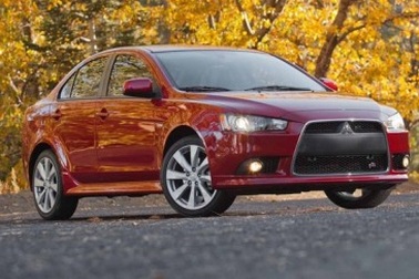 Mitsubishi "nhờ" Renault-Nissan sản xuất xe thay thế Lancer