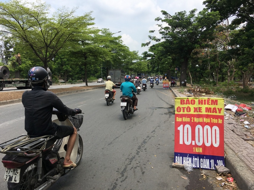 Dân cấp tập đi mua bảo hiểm ô tô, xe máy, giới kinh doanh hốt bạc - 1 Dân cấp tập đi mua bảo hiểm ô tô, xe máy, giới kinh doanh hốt bạc - 1