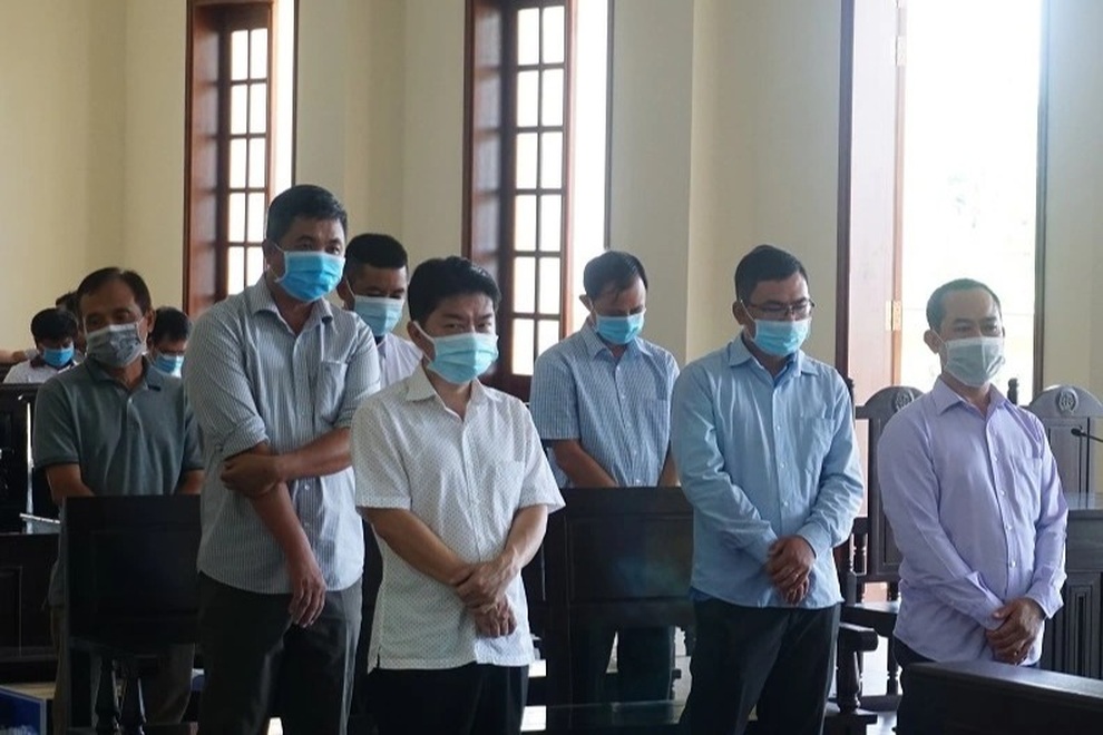 Nhiều cựu cán bộ hầu tòa vì để xảy ra sai phạm trong quản lý đất đai - 2