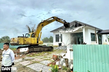 Tiếp tục cưỡng chế ở khu 79 biệt thự không phép tại Phú Quốc