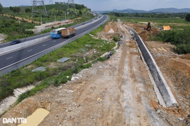 Xây hai bức tường, hồ điều tiết chống ngập cao tốc Phan Thiết - Dầu Giây