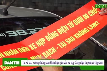 Tài xế taxi dán khẩu hiệu yêu cầu xe hợp đồng điện tử phải có hộp đèn