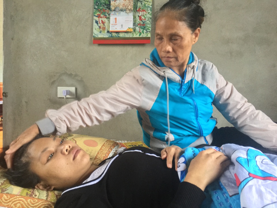 Nhà không có để ở, người mẹ nghèo nghẹn ngào biết lấy gì cứu con? - 1 Nhà không có để ở, người mẹ nghèo nghẹn ngào biết lấy gì cứu con? - 1