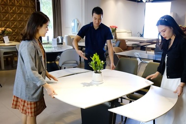 Sưởi ấm gia đình Việt với bàn ăn thông minh Luxfuni