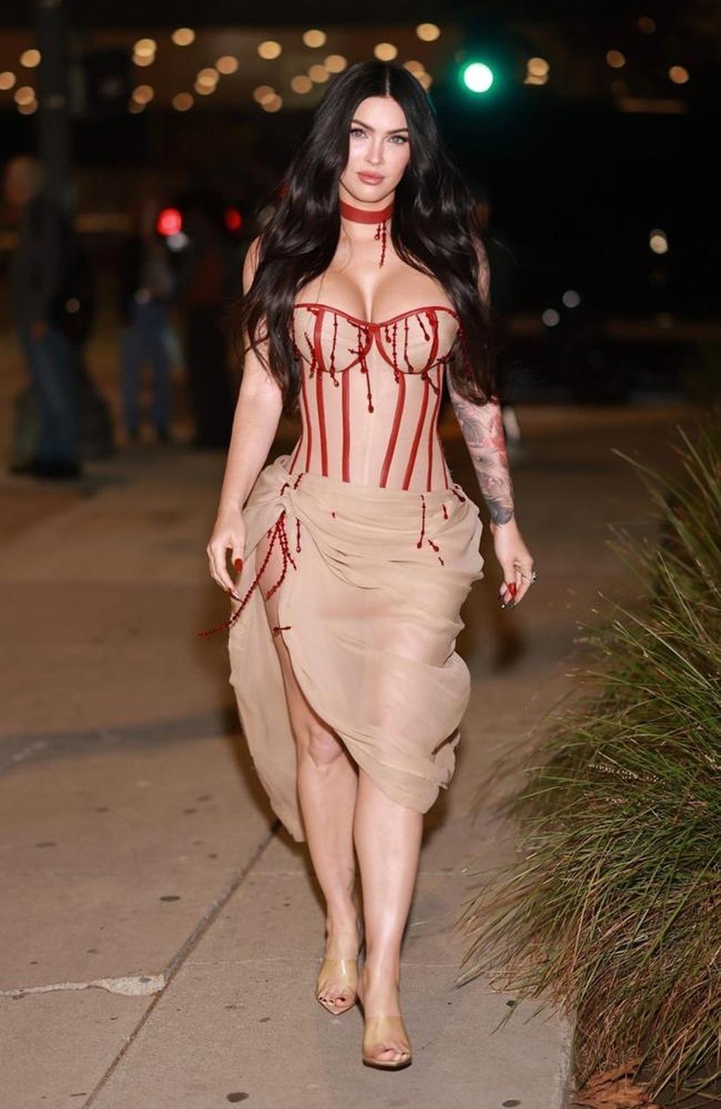 Dáng vóc quyến rũ của biểu tượng gợi cảm Megan Fox sau 4 lần sinh nở - 2 Dáng vóc quyến rũ của biểu tượng gợi cảm Megan Fox sau 4 lần sinh nở - 2