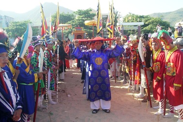 Độc đáo chèo Bá trạo trong lễ hội Cầu ngư