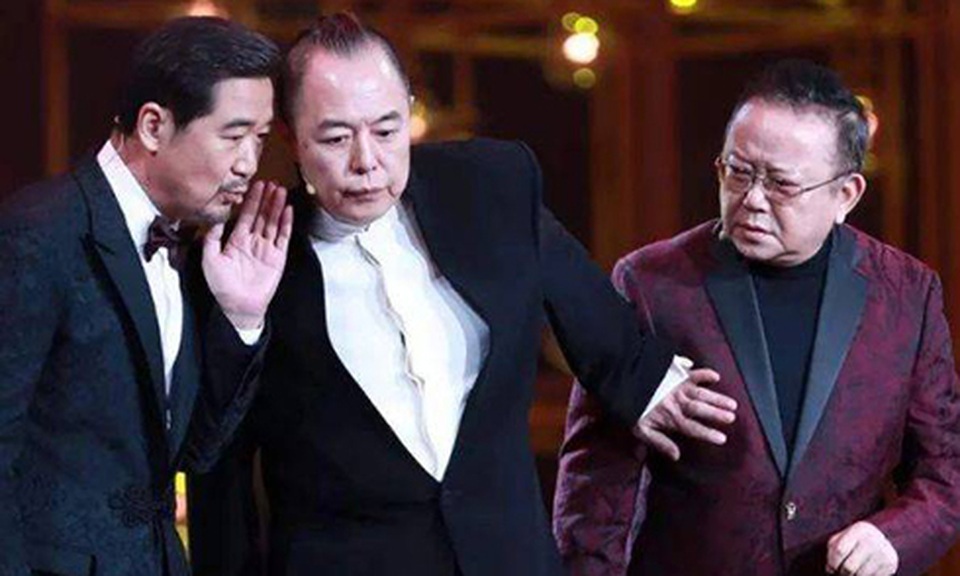 Hòa Thân Vương Cương sống sung túc bên người vợ kém 20 tuổi - 9