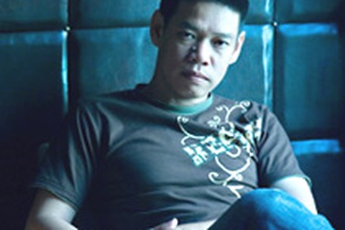 Võ Thiện Thanh: Nghiền cảm giác ngồi ngắm thiên hạ lướt qua...