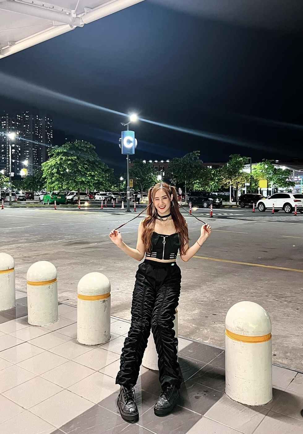 Nữ VĐV treo huy chương đầy cửa nhà, đông khách tò mò đến mua lạp xưởng - 6 Nữ VĐV treo huy chương đầy cửa nhà, đông khách tò mò đến mua lạp xưởng - 6