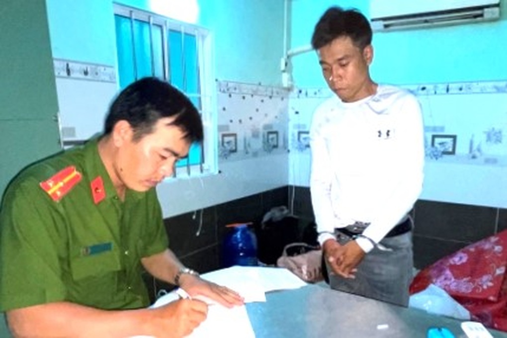 Vụ trộm 85 điện thoại đắt tiền: Người thứ 4 bị bắt - 1 Vụ trộm 85 điện thoại đắt tiền: Người thứ 4 bị bắt - 1