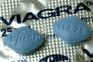 Buôn thuốc Viagra giả qua biên giới