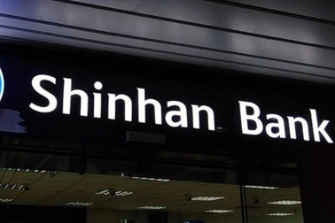Công ty mẹ Shinhan Bank xin lỗi vì đầu tư chứng khoán lỗ nặng