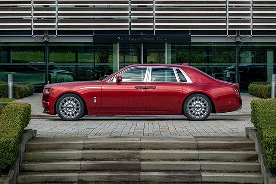 Đấu giá chiếc Rolls-Royce phiên bản Bespoke Red Phantom đặc biệt - 6 Đấu giá chiếc Rolls-Royce phiên bản Bespoke Red Phantom đặc biệt - 6