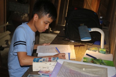 Nỗi lo của cậu học sinh nghèo đạt 26,7 điểm khối B