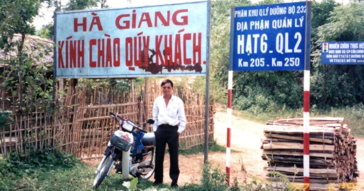 View - "Phượt thủ đời đầu" đi xe Dream check-in Hà Giang, 20 năm sau bỗng gây sốt | Báo Dân trí