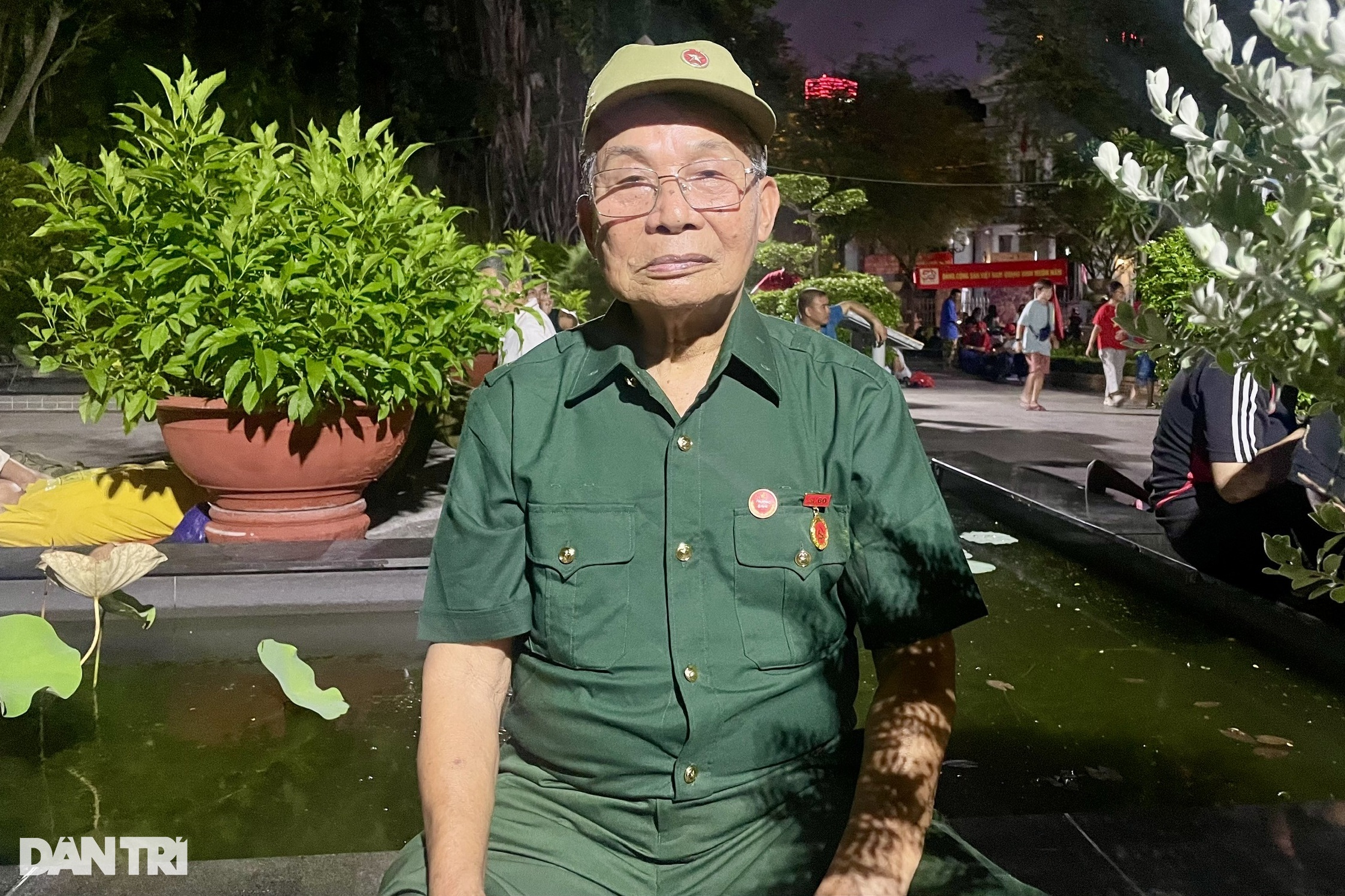 Chắc không còn lần nào trong đời tôi được chứng kiến khoảnh khắc lịch sử này nữa... - 8 Chắc không còn lần nào trong đời tôi được chứng kiến khoảnh khắc lịch sử này nữa... - 8