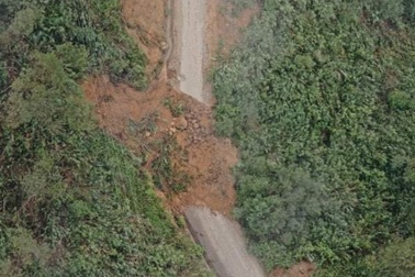 Công binh phá nổ tảng đá lớn án ngữ trên đường vào Rào Trăng