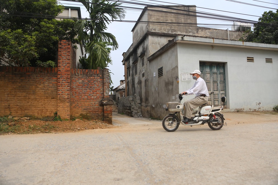 Vụ bịt lối đi nhà cụ bà liệt giường: Bao giờ cưỡng chế nốt? - 1 Vụ bịt lối đi nhà cụ bà liệt giường: Bao giờ cưỡng chế nốt? - 1