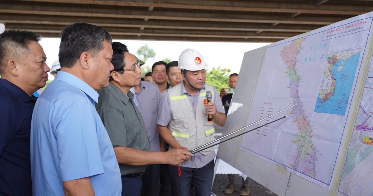 Thủ tướng thị sát dự án sân bay, cao tốc, cảng biển ở Quảng Trị