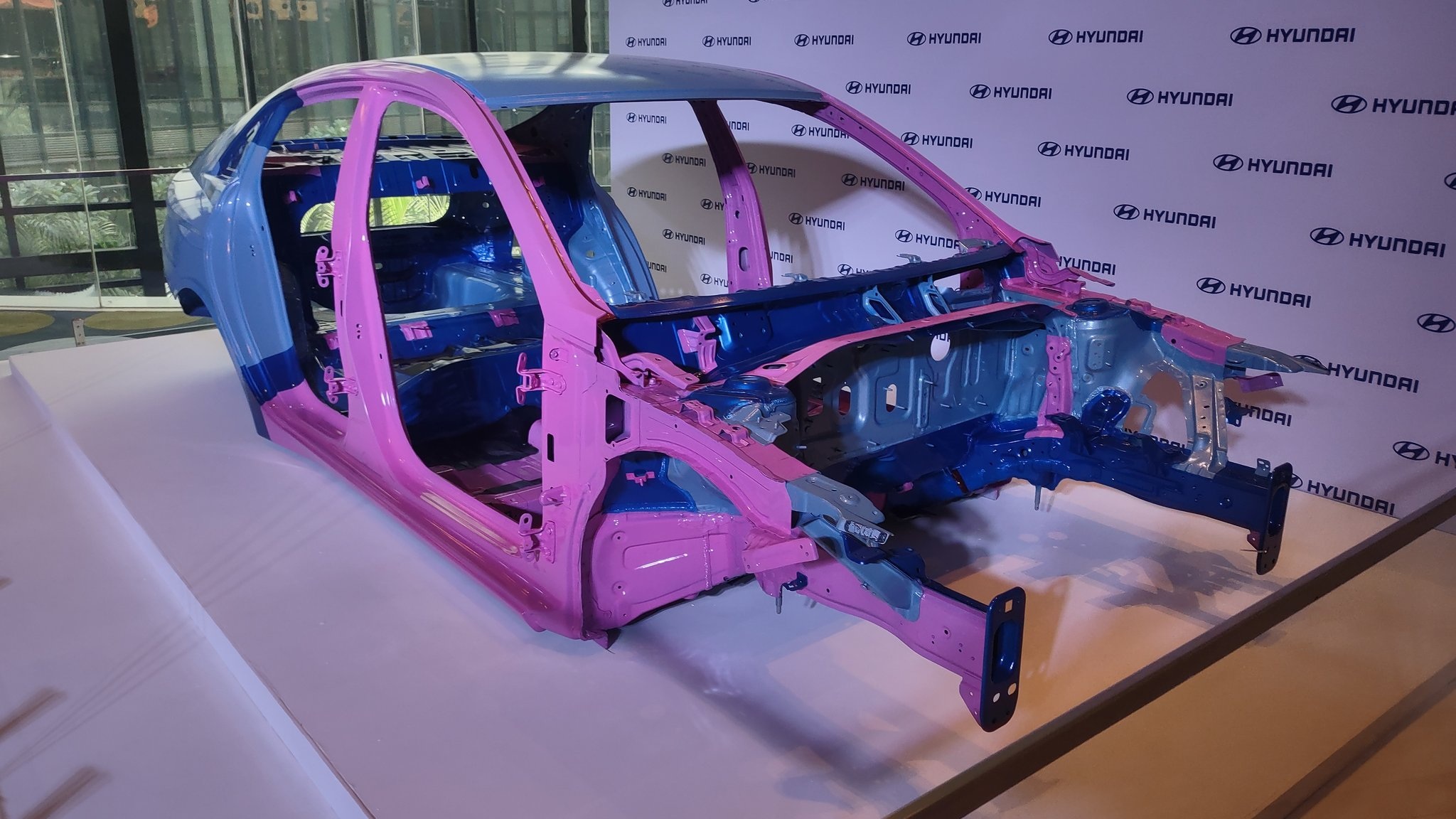 Tông nát Hyundai Accent 2024 để kiểm chứng độ an toàn trước những va chạm - 6