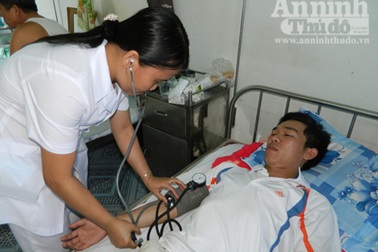 Cảnh sát môi trường bị thương khi truy bắt “người nhện”