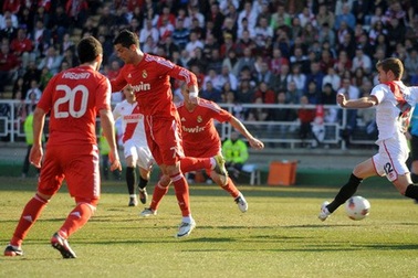 Chiêm ngưỡng cú đánh gót điệu nghệ của C. Ronaldo vào lưới Vallecano