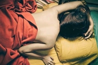 Tưởng chồng trục trặc, ra ngoài "ăn vụng" cũng... nhạt thếch