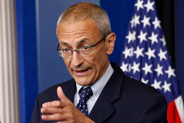 Đại diện của bà Clinton khuyên cử tri trở về nhà vì “không có gì để nói”