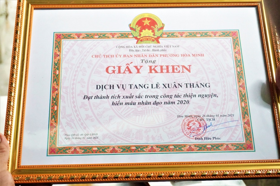 Ông Thắng bao đồng lấy đất dưỡng già chôn cất người dưng - 6 Ông Thắng bao đồng lấy đất dưỡng già chôn cất người dưng - 6