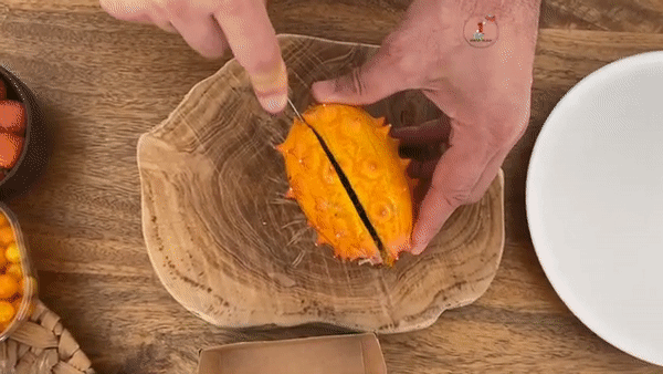 Kỳ lạ loại dưa chuột vỏ vàng, gai xù xì, vị như chuối, chanh dây - 1 Kỳ lạ loại dưa chuột vỏ vàng, gai xù xì, vị như chuối, chanh dây - 1