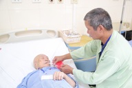 Bệnh nhân 96 tuổi được phẫu thuật ung thư trực tràng thành công