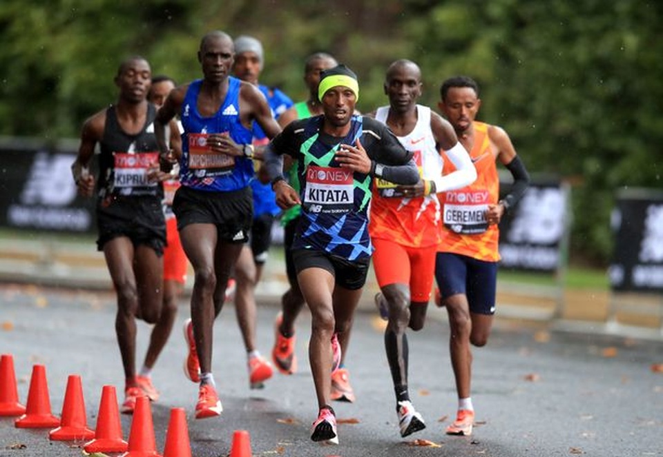 Vua marathon Eluid Kipchoge chấm dứt sự thống trị ở giải chạy tại Anh - 3 Vua marathon Eluid Kipchoge chấm dứt sự thống trị ở giải chạy tại Anh - 3