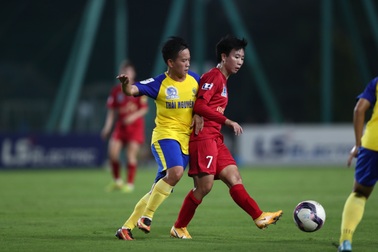 Tuyết Dung nhạt nhòa ở trận đấu đội nhà bị cầm hòa