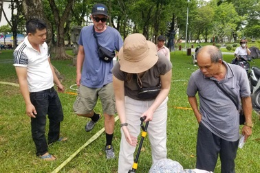 Vụ rơi nhẫn kim cương ở Huế: Kết thúc tìm kiếm, vẫn mong có người nhặt được