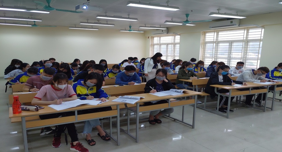 Sinh viên háo hức quay lại trường sau kỳ nghỉ kéo dài vì dịch Covid-19 - 1 Sinh viên háo hức quay lại trường sau kỳ nghỉ kéo dài vì dịch Covid-19 - 1