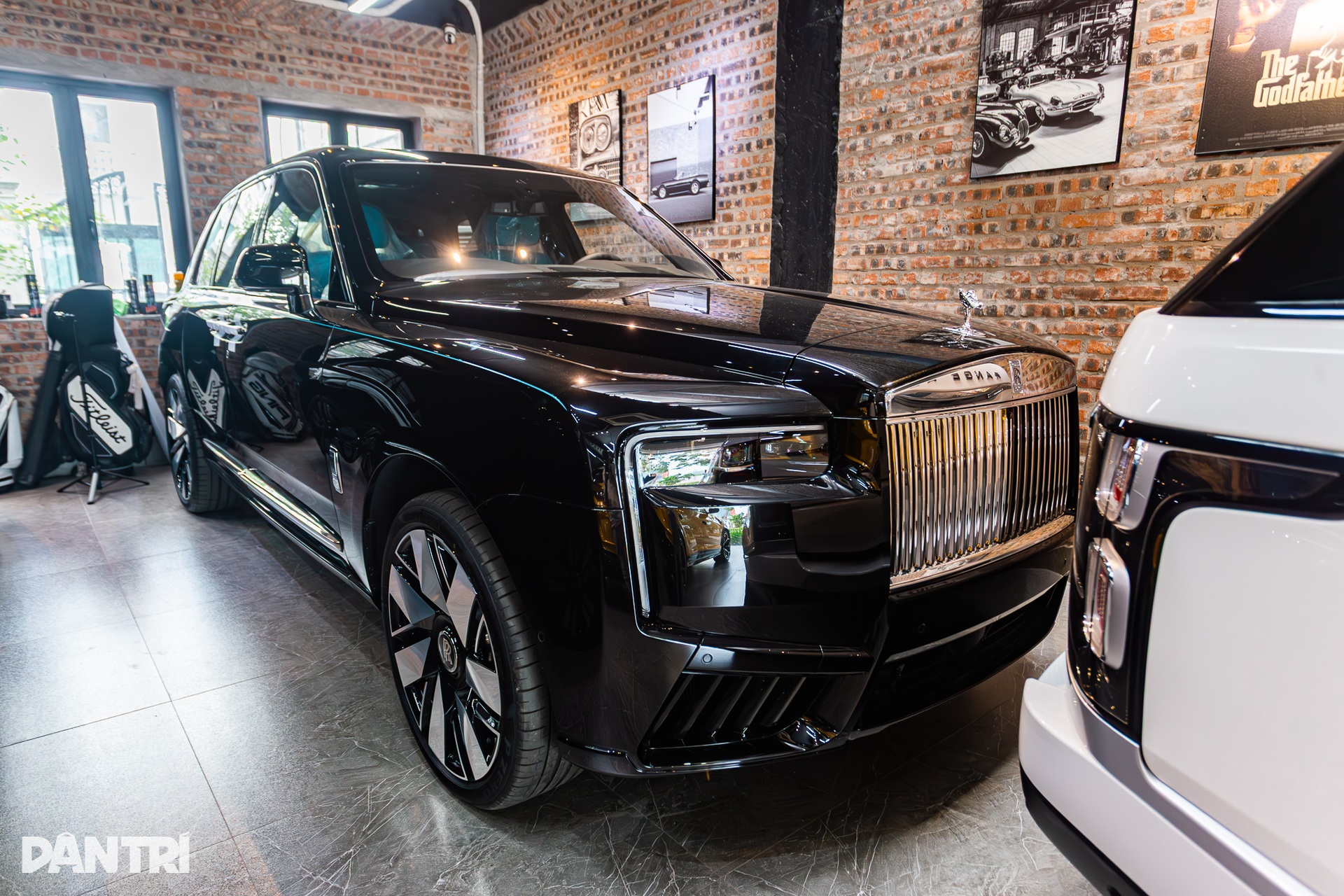 Đại gia Hà Nội chi 41 tỷ mua Rolls-Royce Cullinan, biển số hơn 900 triệu - 2